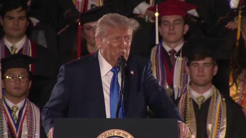 🚨🔥Trump: "If you want to change the world, you have to have the courage to be an outsider..