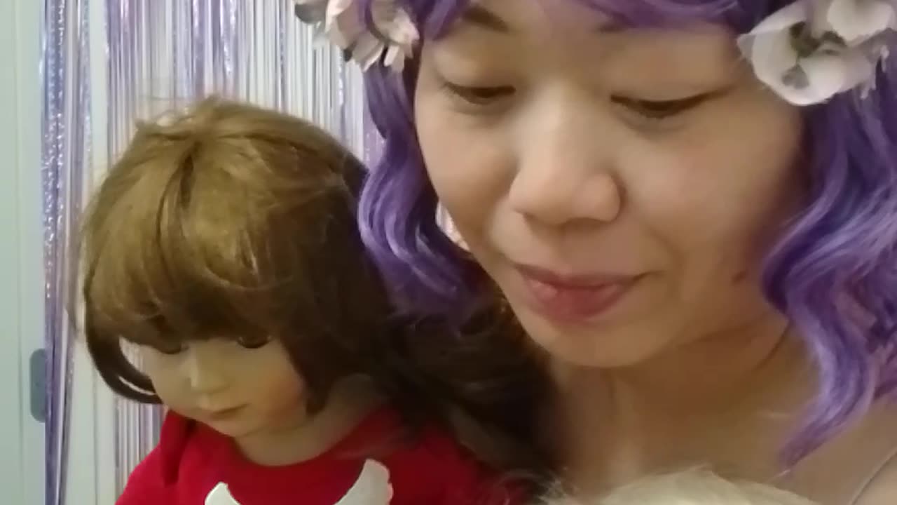 2 girl dolls QUANTUM