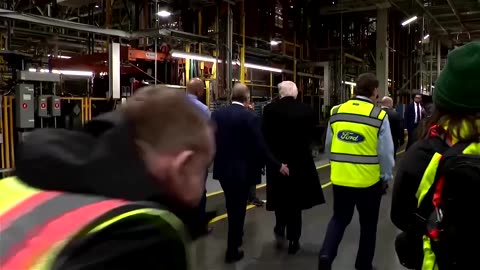 Trump tries to soothe economic anxiety in Detroit trip