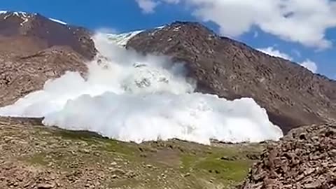 Caught in an Avalanche in Kyrgyzstan (Everyone Survived) ViralHog
