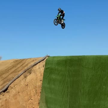 Dirt bike screaming!