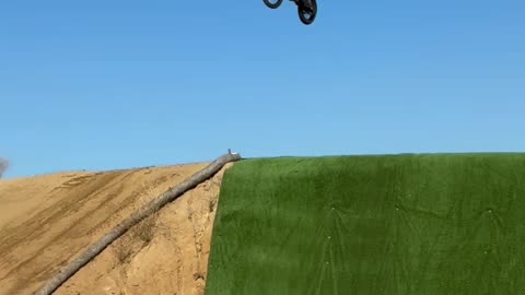 Dirt bike screaming!