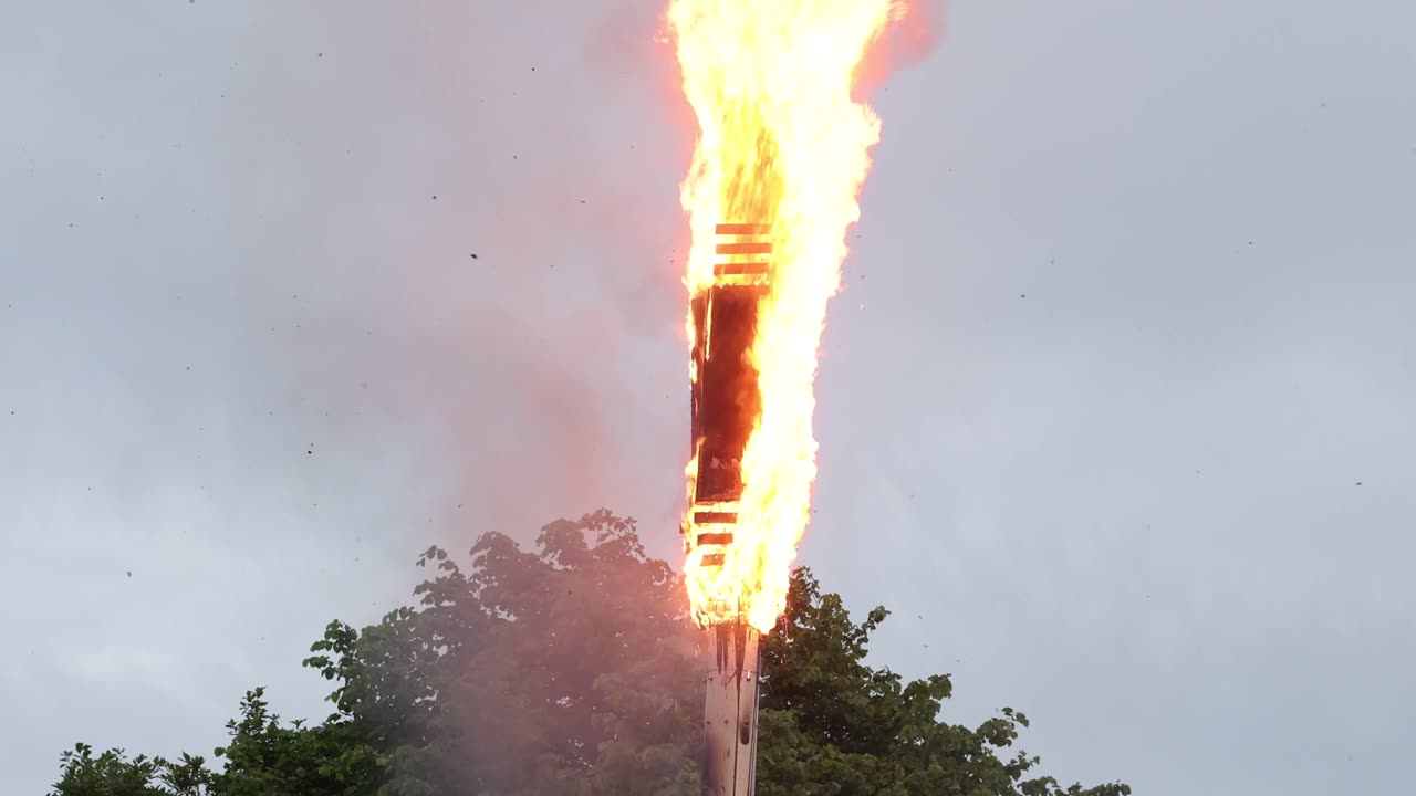 (Belfast, Ireland) Locals are setting 5G Towers on fire.