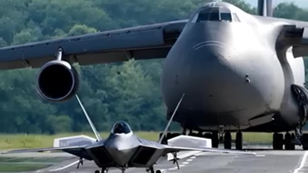 F-22 Raptor & C-5 Galaxy #c5 #f22 #f22raptor #usaf #戦闘機 #jetfighter #fighterjet #flugzeuge #ai