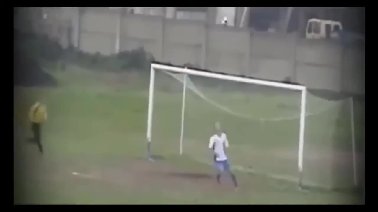 Funny Soccer Football Vines Goals Skills Fails (23)