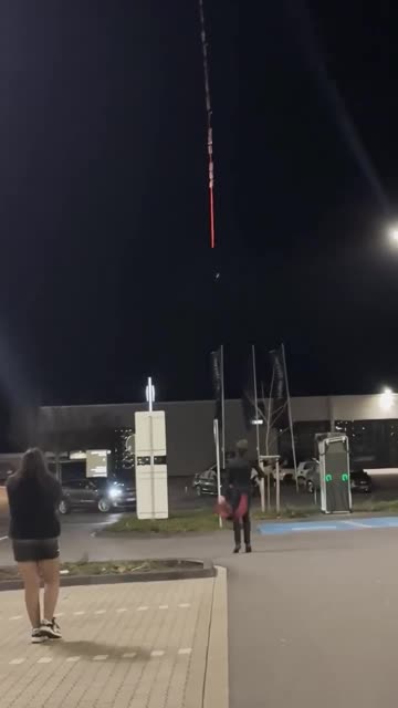 This boy gave his girlfriend balloons with thousands of dollars attached to them, but they flew away