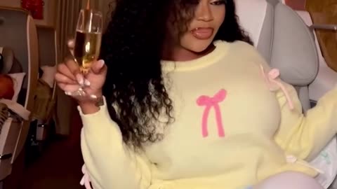 @queenveebosset