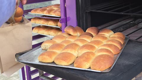 Fresh Hot Pandesal 🇵🇭🥖 | Simple but Unbelievably Delicious, Philippines Mobile Bakery's