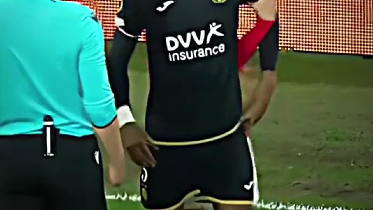 Moments when players respect each other ❤️🩹⚽️