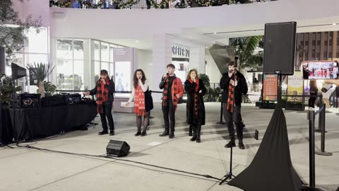 Live Christmas Music Performance at Ovation Hollywood | Walk of Fame Holiday Show 🎄🎶