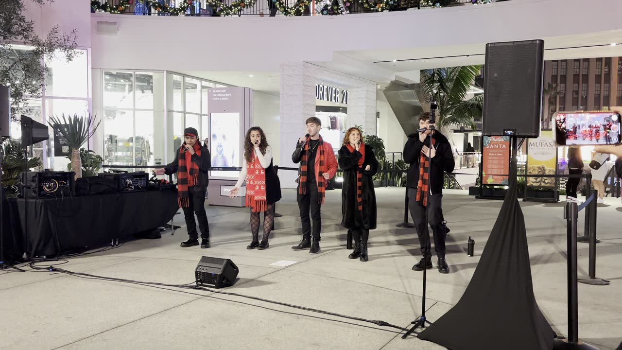 Live Christmas Music Performance at Ovation Hollywood | Walk of Fame Holiday Show 🎄🎶