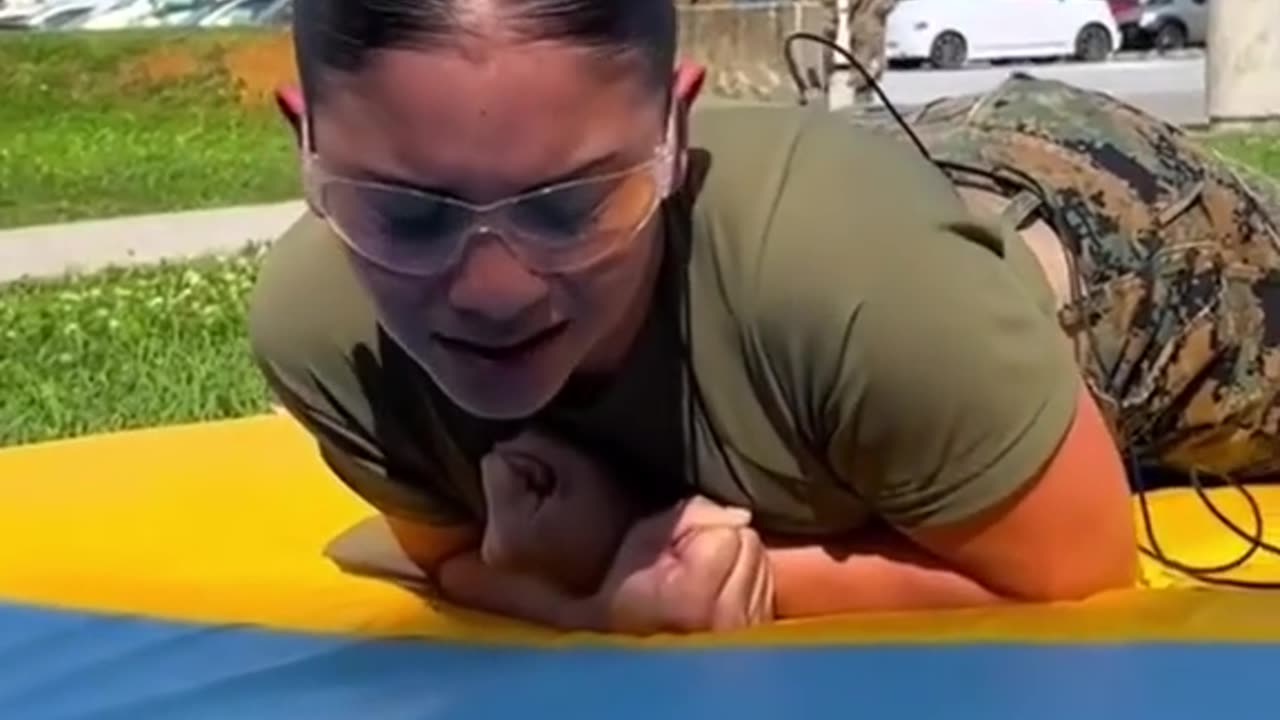 Watch this soldier get zapped !! 😂😂