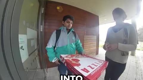 Karen vs pizza delivery guy