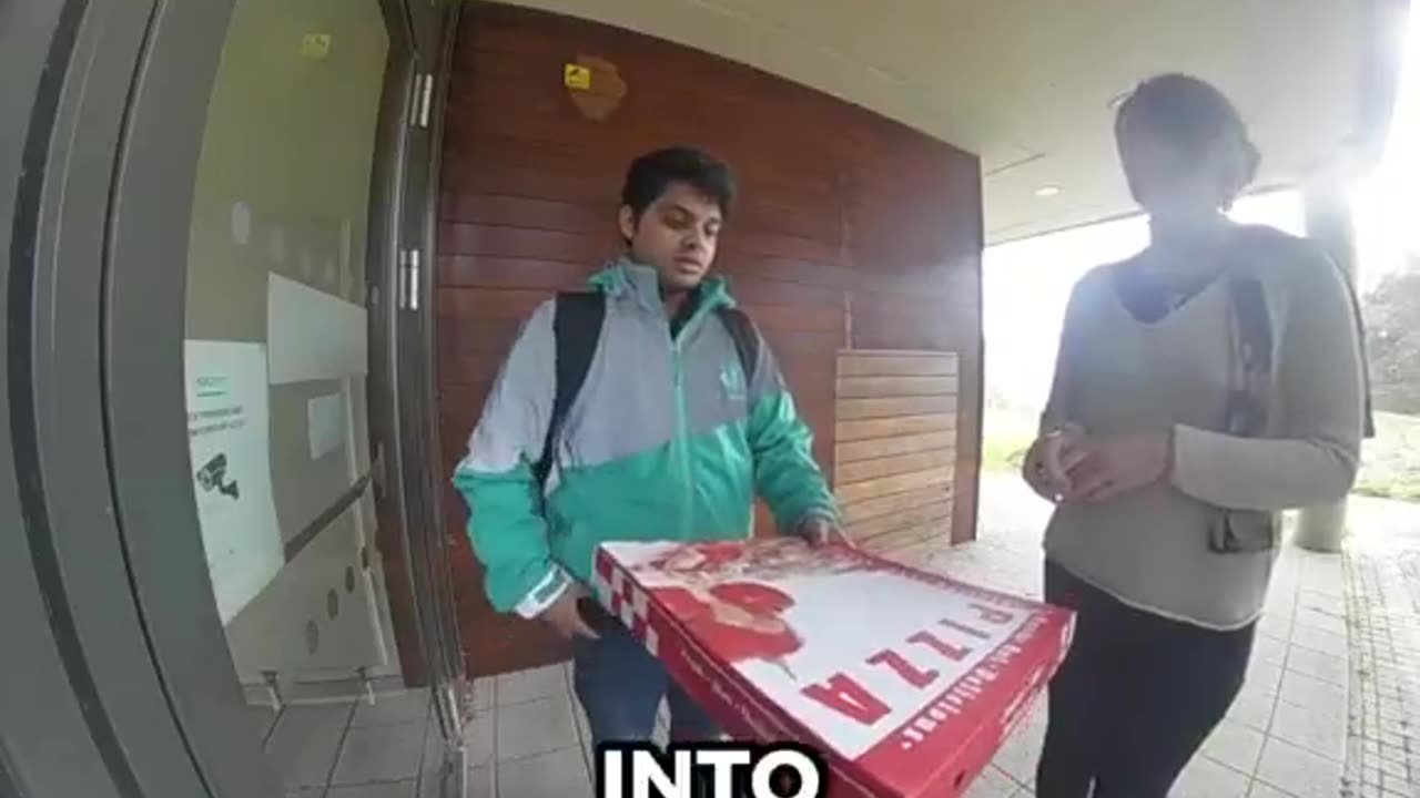 Karen vs pizza delivery guy
