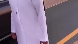 Girl was cycling alone in desert for 2 hours and ruler of Dubai appeared and gave her a refreshment