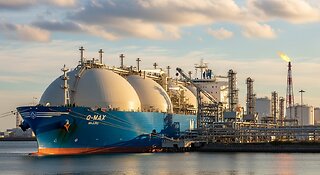 Q - MAX LNG SHIP Driving On The Water
