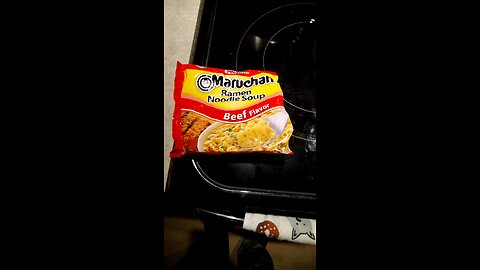 Eating Maruchan Ramen Noodle Beef Flavor, Dbn, MI, 11/28/25