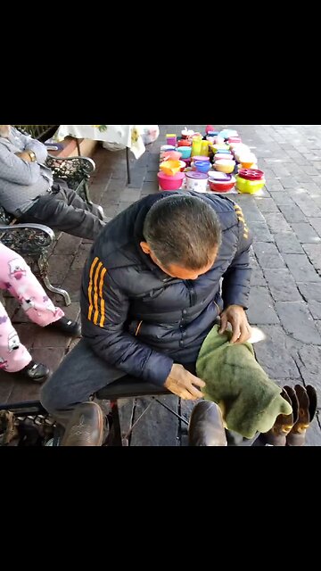 Platicando agusto con el compa bolero 👢