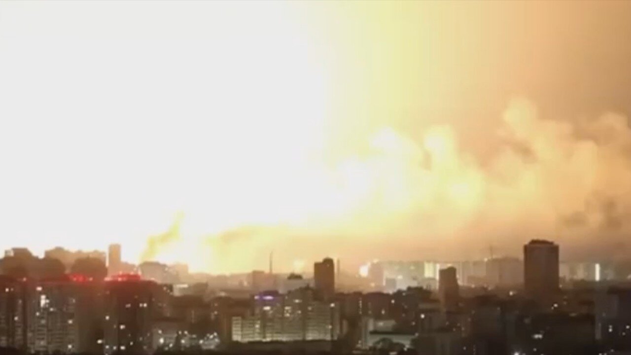 Russian Missile Strikes Hit Kyiv & Kharkov – April 24 Footage 🎯