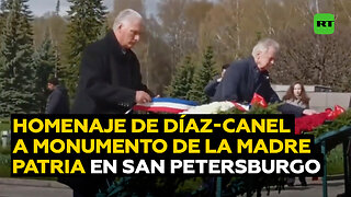 Miguel Díaz-Canel deposita flores en el monumento a la Madre Patria en San Petersburgo