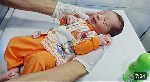 Little one's favorite activity🥹 There's nothing sweeter than these quiet, feeding cuddles