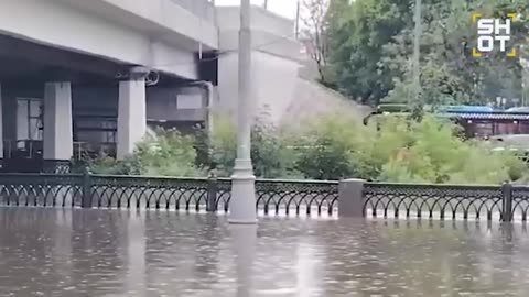 heavy rains, the Yauza River in Moscow rose by 2.5 meters