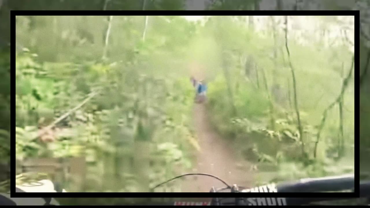 Bicyclist catches couple getting naughty