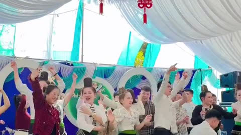 The graceful dance of the idol