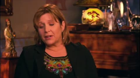 Princess Leia Gives Luke a Beer