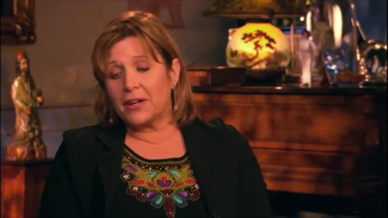 Princess Leia Gives Luke a Beer