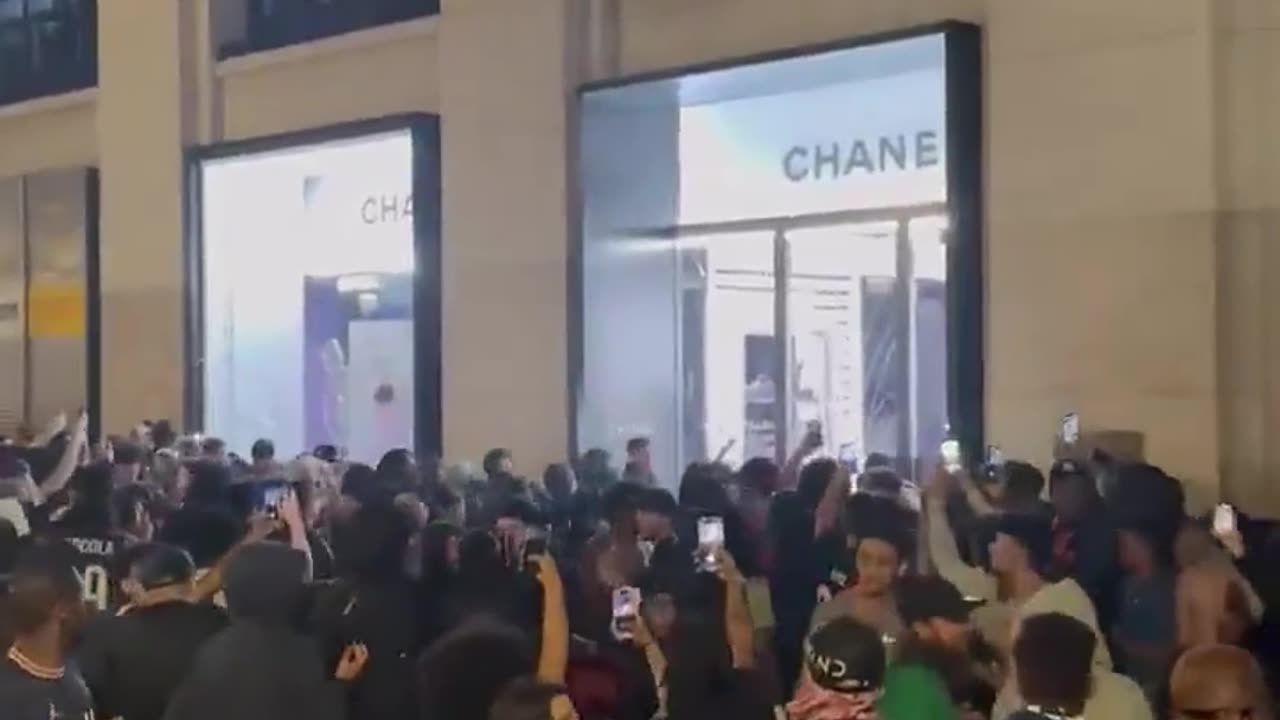 Looting in Paris After Champions Final: Chaos and Violence