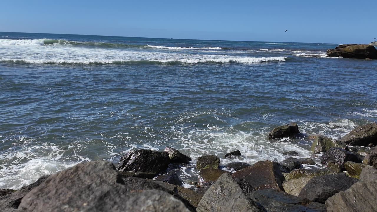 Sunshine Nostalgia Vibes - #rocks #waves #sunshine