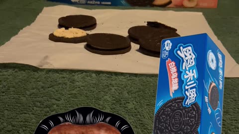OREO Peach Oolong Tea Taste Test #oreo #oolongtea #peach #snacks #cookies #tastetest #china