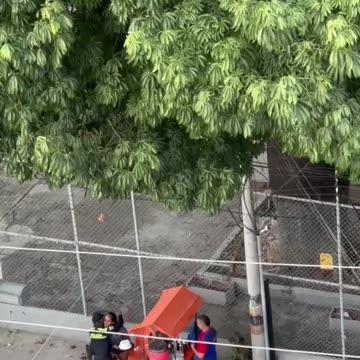 Policía sorprende a Yerimar con una torta en su cumpleaños en el barrio El Bosque