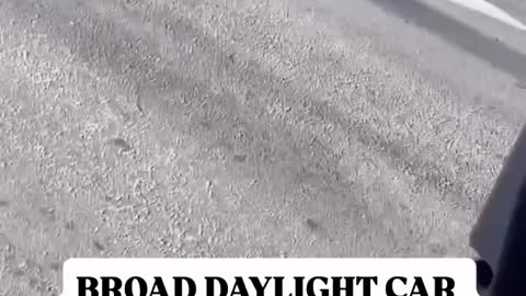 BROAD DAYLIGHT CAR THEFT NEAR AN OAKLAND ELEMENTARY SCHOOL