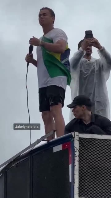 “Nós estamos vendo escândalos do INSS, pessoas sendo roubadas, enganadas, com contrato de 129 milhões da esposa de Alexandre de Moraes. Eu digo pra você, Alexandre de Moraes: o Brasil não tem medo de você”, disse Nikolas.