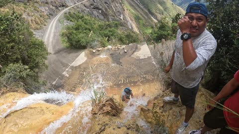 Empezando la subida a Qellu Yaku #apurimac #escalar #climb #waterfall