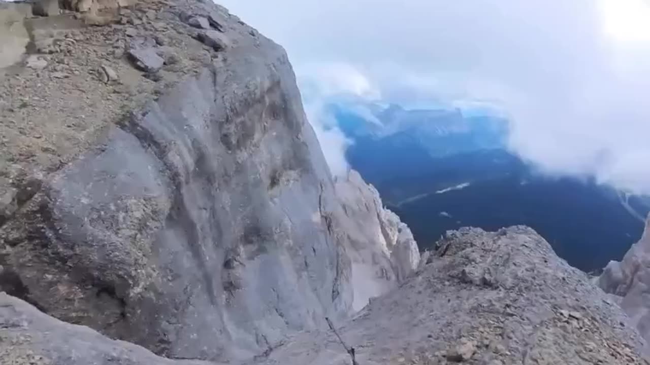 Most Dangerous & Thrilling || Cycling in mountains