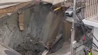 Sudden road collapse shocks Bangkok this morning