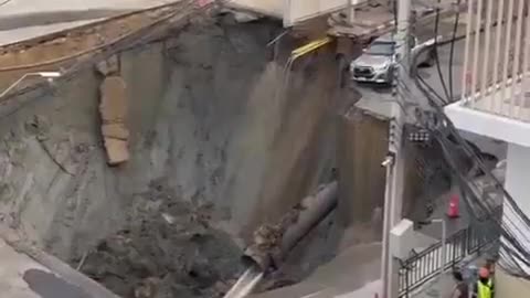 Sudden road collapse shocks Bangkok this morning