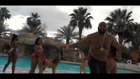 Hot sexy girls butt shake bikini