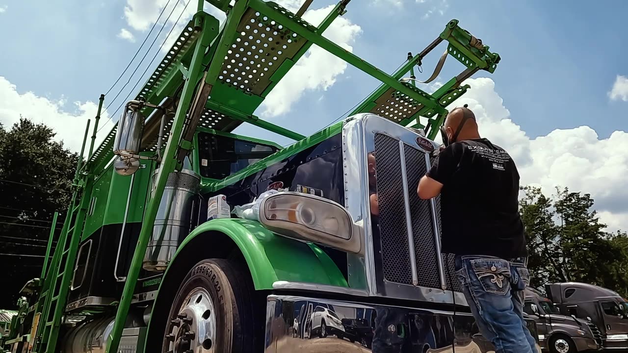 Polishing a Peterbilt Grill, Tanks, Mirrors and more in Tampa FL
