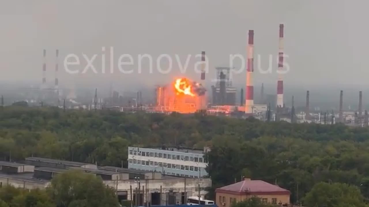 Ukrainian drone hits Samara/Novokyjbyshevsk refinery causing big boom.