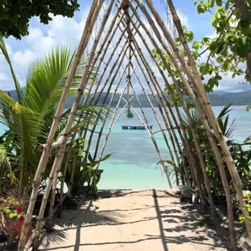 Isla "The Island Experience" in El Nido Offers Shipwreck Snorkeling and Remote Island Glamping