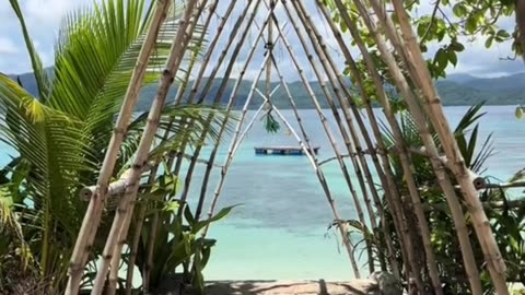 Isla "The Island Experience" in El Nido Offers Shipwreck Snorkeling and Remote Island Glamping