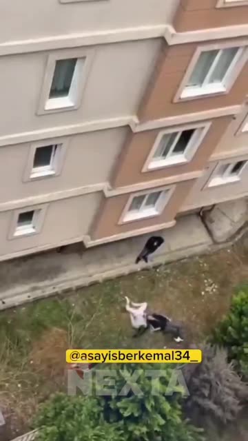 Takimi romantik për pak kthehet në tragjedi, çifti hidhet nga kati i tretë i pallatit