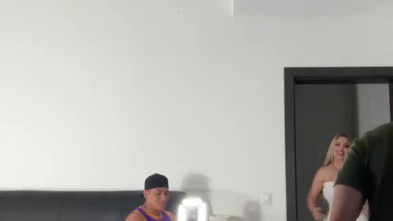 Haciendo de todo por llevar alegría 🤪