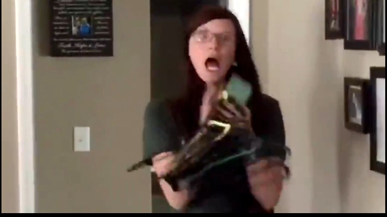 SCARE CAM PRANKS REACTION - FUNNY SCARE PRANKS - FUNNY VIDEOS 😂