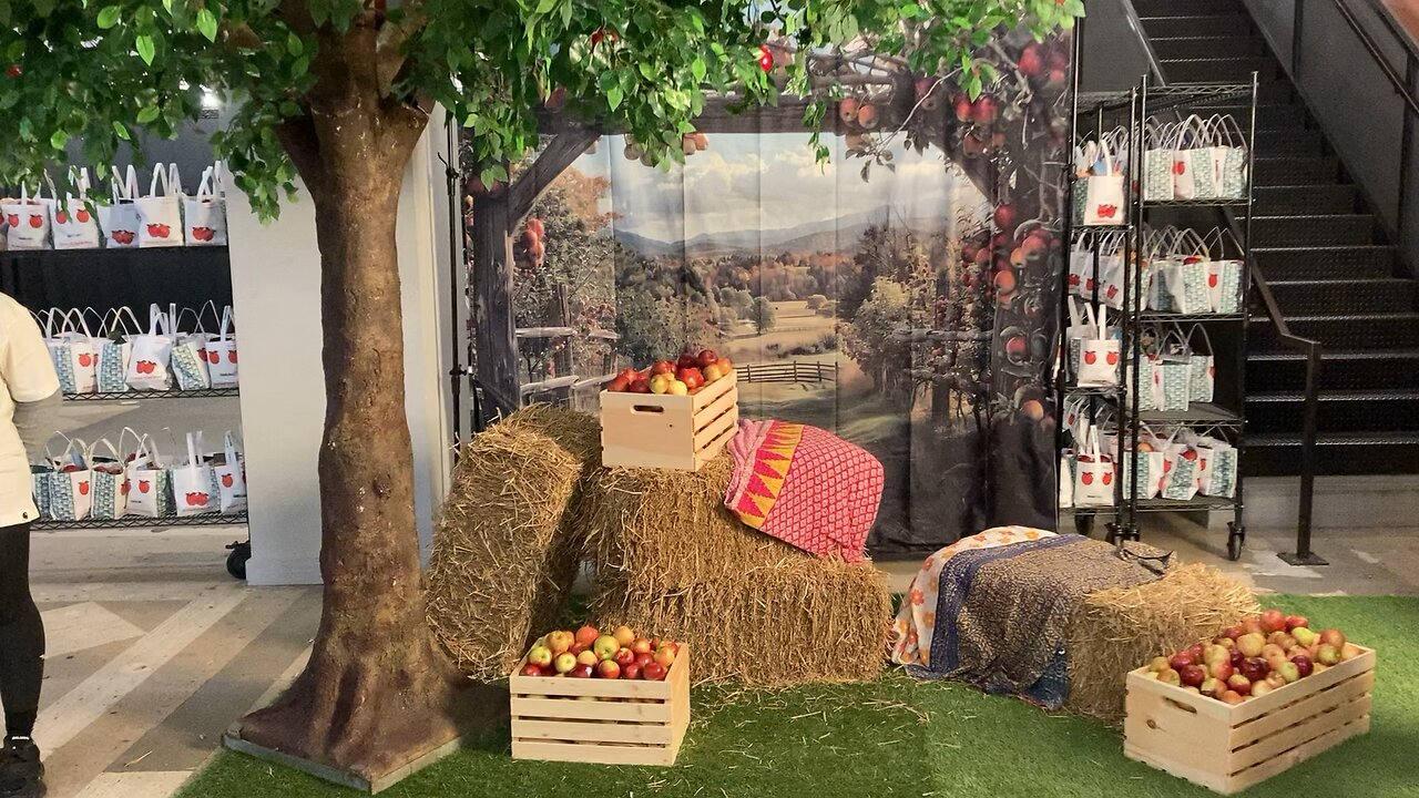 Free “Apple Picking” @ Farmlink (Manhattan)