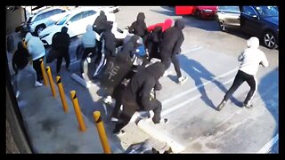 Man Scares Off Would-Be Jewelry Store Robbers With One Simple Trick...